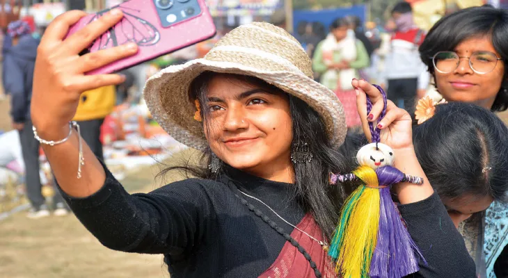 প্রথম দিনেই পৌষমেলা জমজমাট
