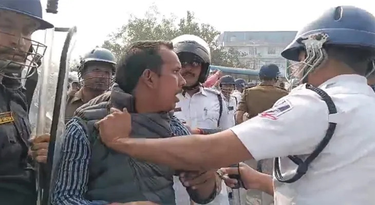 বিজেপির ‘হাওড়া ব্রিজ অবরোধ’ কর্মসূচিকে ঘিরে উত্তেজনা, পুলিশের সঙ্গে ধস্তাধস্তি