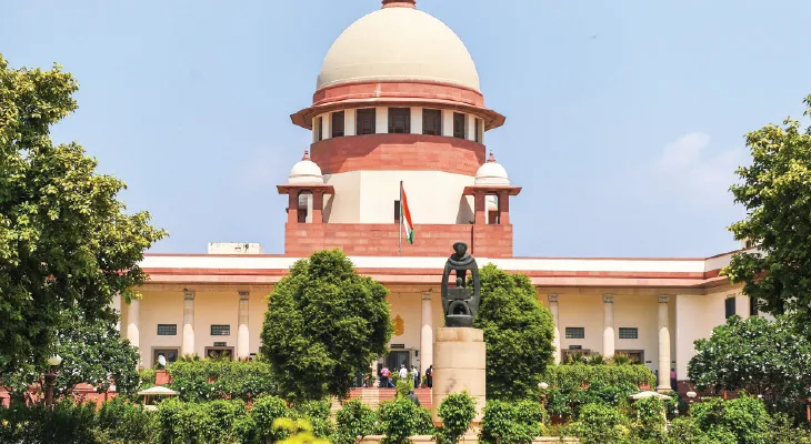 देश के सभी स्कूलों में छात्राओं को मुफ्त सैनिटरी पैड देने का सुप्रीम कोर्ट ने दिया बड़ा आदेश