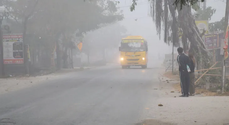 মরশুমের প্রথম শীতলতম দিন, কুয়াশায় ঢাকল গোটা উত্তরবঙ্গ