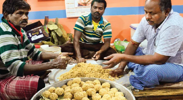সিঙ্গাপুর-আমেরিকা-ওমান যাচ্ছে জয়নগরের মোয়া