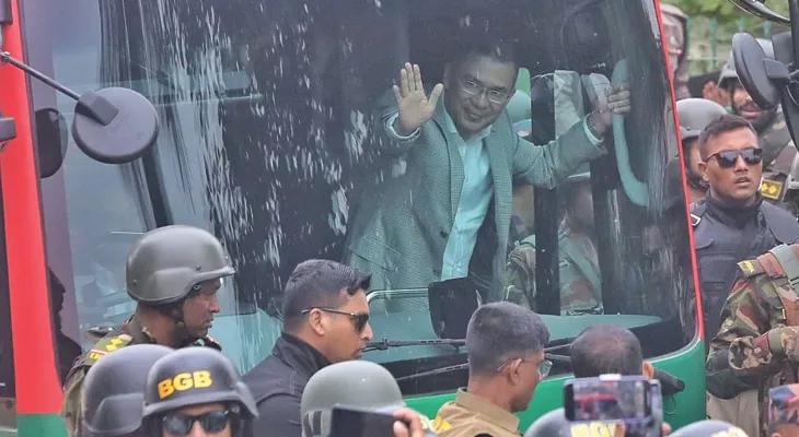 ১৭ বছর পরে বাংলাদেশে ফিরলেন তারেক রহমান, চাপে ইউনুস সরকার