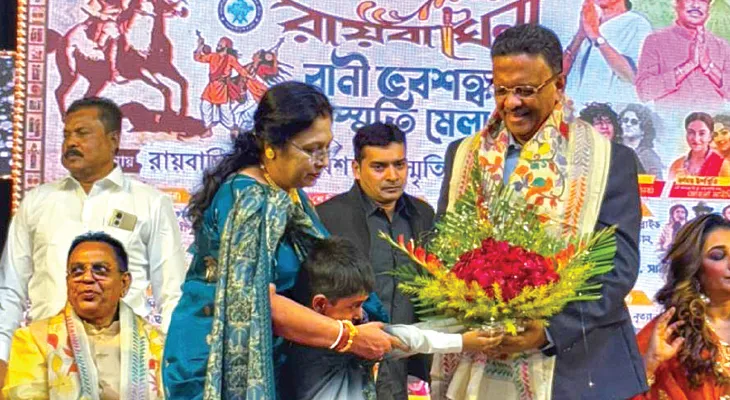 বাঙালি সংস্কৃতিবান, তাই জড়িয়ে পড়ে মেলা আর খেলায়: ফিরহাদ