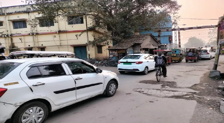 মেটেনি আন্ডারপাসের দাবি, বাকসাড়া  রেল ক্রসিংয়ে নিত্য ভোগান্তি যাত্রীদের