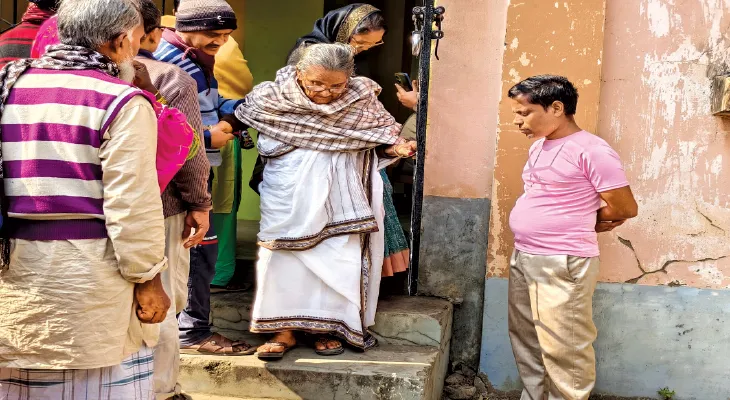 ‘প্রযুক্তির শিকার’ বহু, হুঁশ ফিরল কমিশনের, কমবে আনম্যাপড ভোটার, শুনানি ঘিরে দিনভর টানাপোড়েন