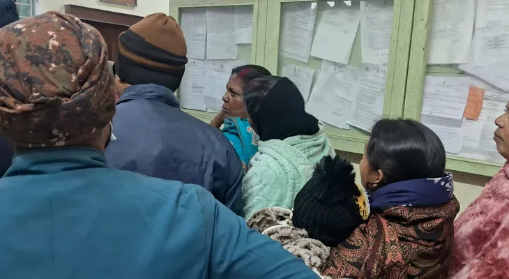 এসআইআরের শুনানি: তেহট্টের একটি ব্লকে কোলে বাচ্চা নিয়ে হেয়ারিং-এ এলেন মা