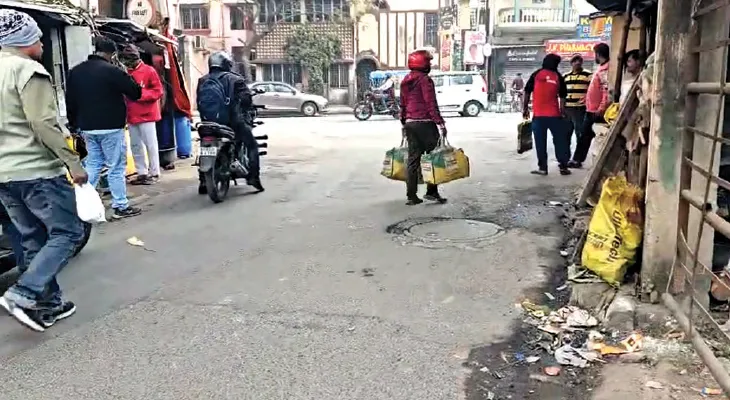 মজা করতে গুলি! নাবালকের এয়ার গানে রক্তাক্ত যুবক