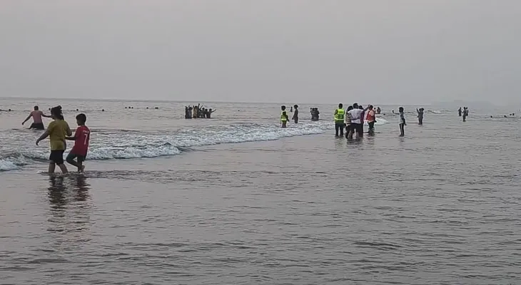 মহারাষ্ট্রের রত্নাগিরিতে পর্যটকদের ব্যাপক ভিড়
