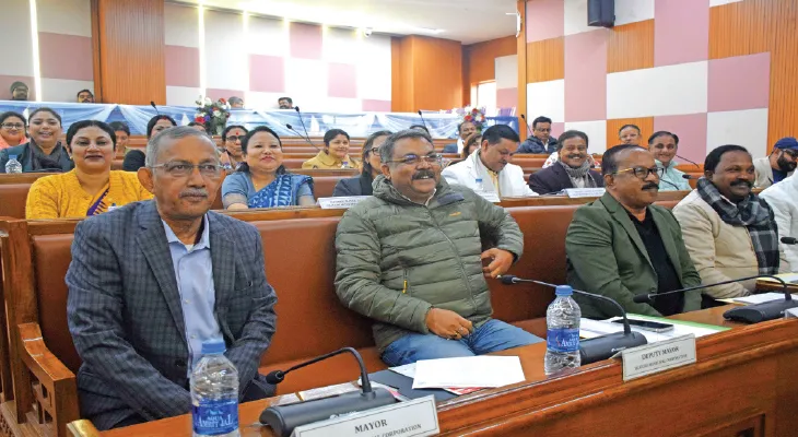 বাম নেতাদের আমন্ত্রণ ‘না করা’ ঘিরে বিতর্ক, কর্পোরেট ‘লুক’, নতুন পুর-ভবনের উদ্বোধন