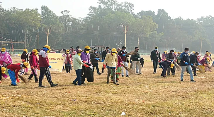 পৌষমেলা মাঠে স্বচ্ছতা অভিযান বিশ্বভারতী কর্তৃপক্ষের