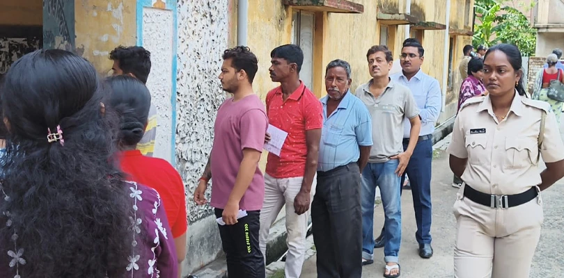 নির্বিঘ্নে চলছে ১৫ বুথে পুনর্নির্বাচন
