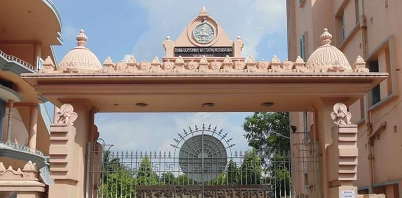 ৫ দিনের হোম কাচের মন্দিরে