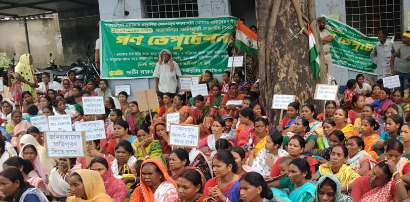 পুরুলিয়ার নিতুড়িয়া থানার পারবেলিয়ায় খোলা মুখ কয়লাখনি খোলার প্রতিবাদে আদিবাসীরা গণডেপুটেশনে শামিল হয়েছে