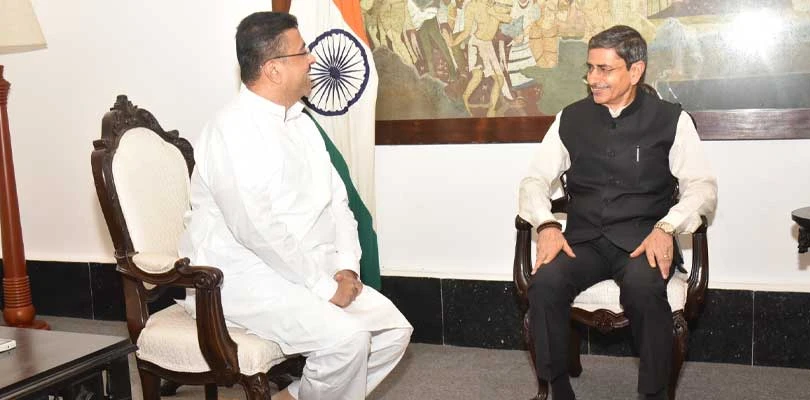 লোকভবনে রাজ্যপাল আর এন রবির সঙ্গে বৈঠক সারলেন মুখ্যমন্ত্রী শুভেন্দু অধিকারী
