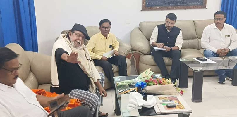 কোচবিহারে ক্যান্সার হাসপাতাল নিয়ে আলোচনার জন্য সার্কিট হাউসে বিজেপি নেতা মিঠুন চক্রবর্তী