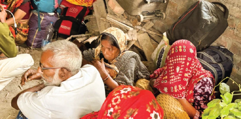 পুলিশের জালে পরিবারের কেউ কেউ, বাকিরা পড়িমরি ফিরছেন বাংলাদেশে