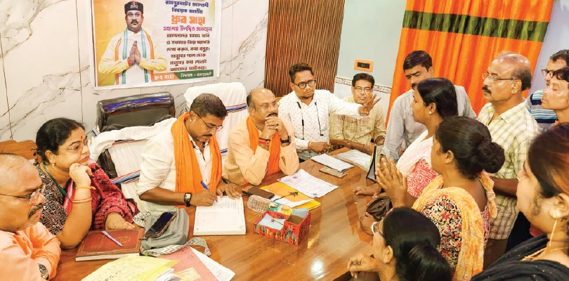 রামপুরহাটে জনতার দরবারে মানুষের অভাব-অভিযোগ শুনলেন বিধায়ক