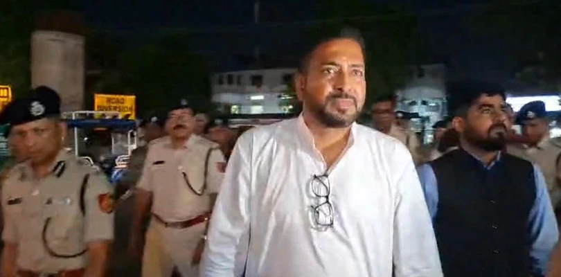 পথ দুর্ঘটনা এড়াতে রাতেই পুলিশ কমিশনারকে নিয়ে রাস্তায়  শিলিগুড়ির বিজেপি বিধায়ক  শঙ্কর ঘোষ
