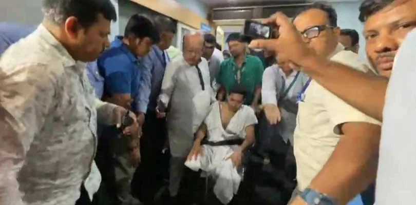 অন্য হাসপাতালে নিয়ে যাওয়া হচ্ছে অভিষেক বন্দ্যোপাধ্যায়কে