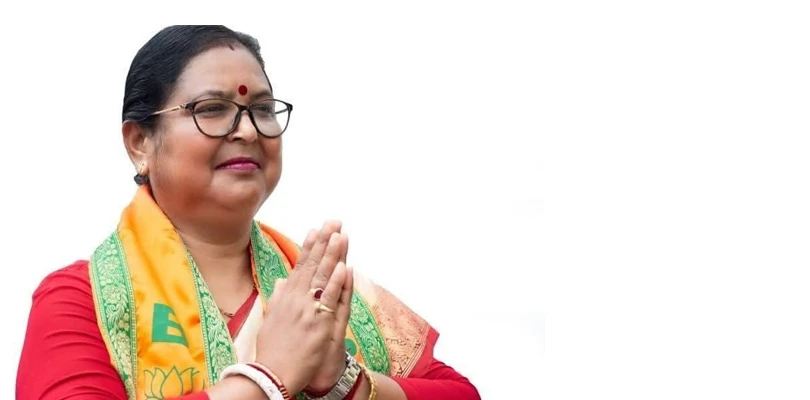 কোচবিহারের তুফানগঞ্জ বিধানসভার বিধায়ক মালতি রাভারায় স্বাধীন দায়িত্বপ্রাপ্ত মন্ত্রী হিসাবে শপথ গ্রহণ করলেন