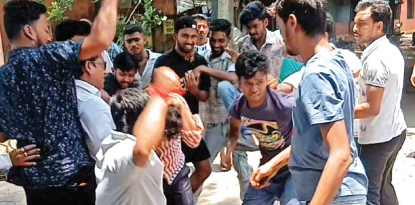 লুটে ধৃত তৃণমূল নেতারা গণবিক্ষোভের কবলে, কাটোয়া কোর্টে তুমুল উত্তেজনা
