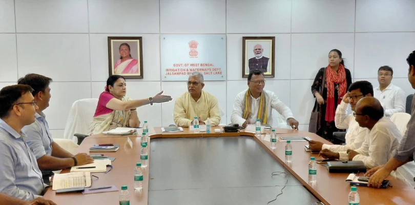জলসম্পদ ভবনে আগামী বর্ষা কালের প্রস্তুতি বৈঠকে সেচ দপ্তর ও অন্যান্য দপ্তরের আধিকারিকদের সঙ্গে উপস্থিত ক্যাবিনেট মন্ত্রীগণ