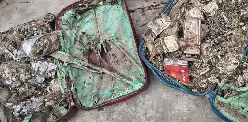 কলেজে ব্যাগ খুলতেই মিলল উইয়ে ধরা রাশি রাশি টাকা, তৃণমুলকে কটাক্ষ সজলের