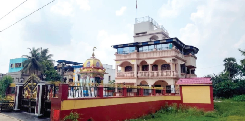 বাড়ি যেন রাজপ্রাসাদ  বিদেশি কুকুর থাকে এসি রুমে! সৌমেন ঘনিষ্ঠ নেতার বাড়িতে বিজেপির বিক্ষোভ