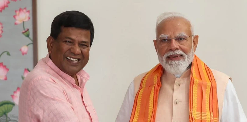 প্রধানমন্ত্রীর সাথে সৌজন্য সাক্ষাতে বিধানসভার স্পিকার রথীন বসু
