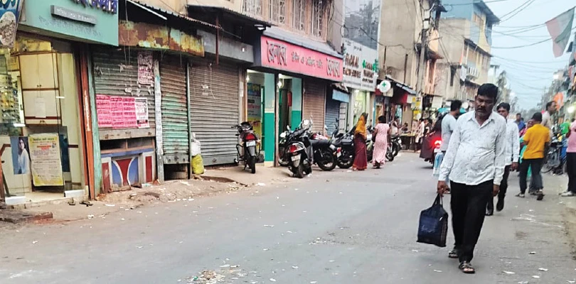 উলুবেড়িয়া স্টেশন রোডের যানজট সমস্যা কাটাতে ফুটপাত দখলমুক্ত করার উদ্যোগ
