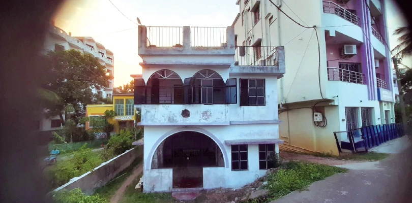 ১০ টাকার স্ট্যাম্প পেপারে সই করিয়ে টাকি রাজবাড়ির দখল নিয়েছিলেন তৃণমূল নেতা! বিস্ফোরক অভিযোগ রাজ পরিবারের বংশধরের