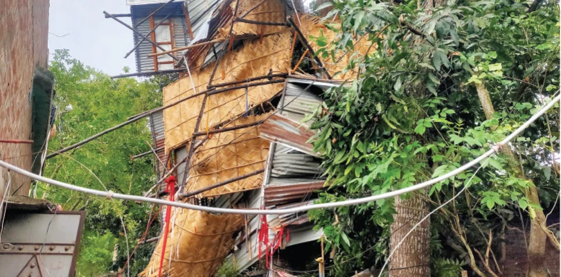 ভেঙেছে একাধিক গাছ, বিদ্যুতের খুঁটি প্রবল ঝড়ে লন্ডভন্ড ভাতজাংলা, বাড়িঘর ভেঙে ব্যাপক ক্ষয়ক্ষতি