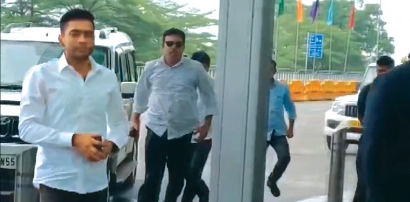 সংসদীয় দলের ভাঙন রুখতে দিল্লিতে অভিষেক