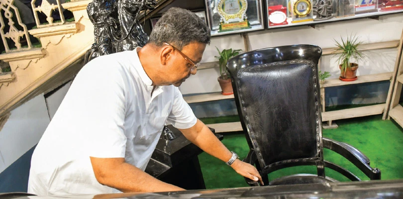 অবশেষে ইস্তফা মেয়র ববির