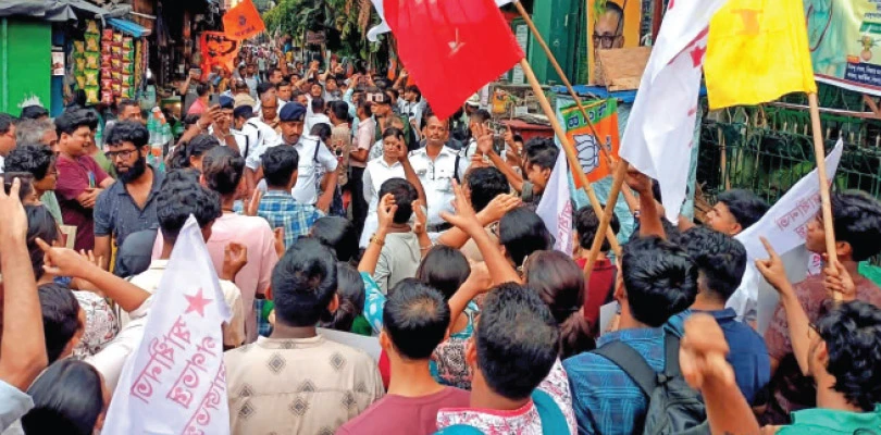 সুরেন্দ্রনাথ কলেজের সামনে এসএফআই-এবিভিপির বচসা