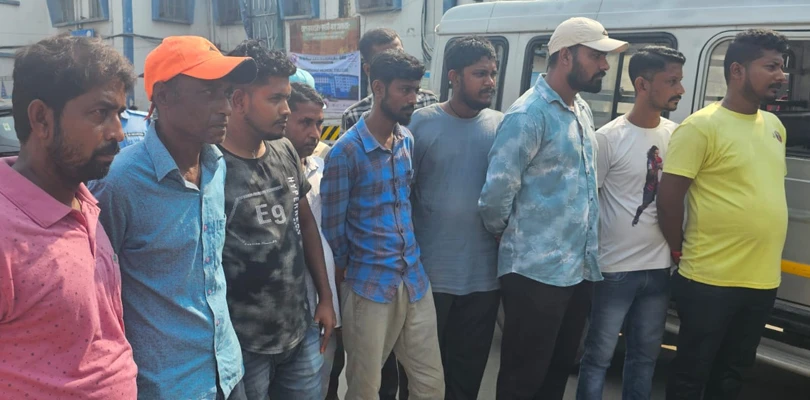মুর্শিদাবাদ মেডিকেল থেকে ১১ দালালকে হাতেনাতে পাকড়াও করল বহরমপুর থানা