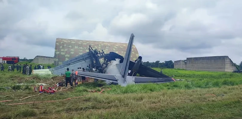 ভেঙে পড়ল বায়ুসেনার পণ্যবাহী বিমান, হত ৫