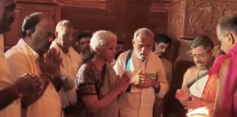 কেন্দ্রীয় অর্থমন্ত্রী নির্মলা সীতারামন কর্ণাটকে শ্রী কৃষ্ণ মঠ পরিদর্শন করলেন