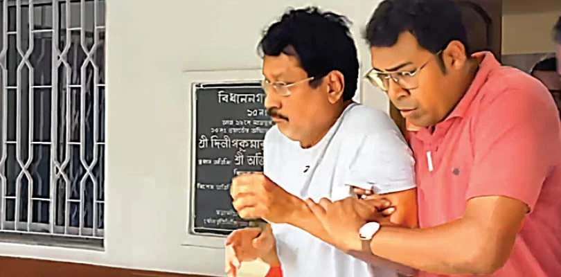 সব্যসাচীকে লক্ষ্য করে ফের ডিম সল্টলেকে!
