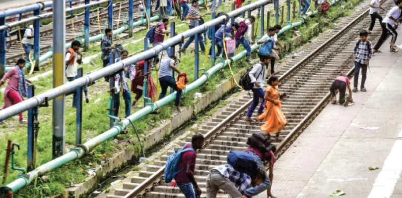 পর্যাপ্ত ট্রেন না থাকায় বিক্ষোভ পরীক্ষার্থীদের, বিহারে অগ্নিগর্ভ স্টেশন, লাঠিচার্জ, শূন্যে গুলি পুলিশের