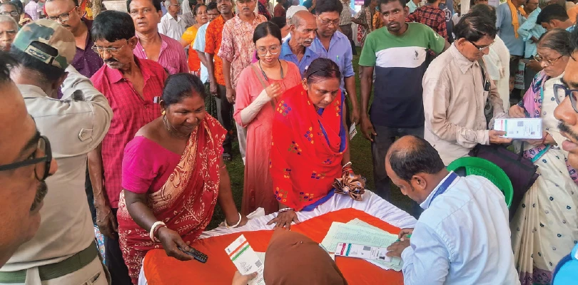 কেন্দ্রের শর্ত, উজ্জ্বলা যোজনার ফর্ম নিতে  আগ্রহ কম বাসিন্দাদের