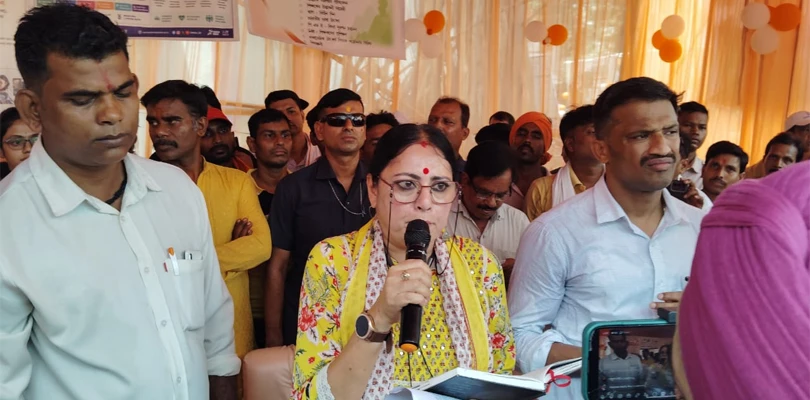বার্নপুরের জনকল্যাণ শিবিরে পুরমন্ত্রী অগ্নিমিত্রা পাল