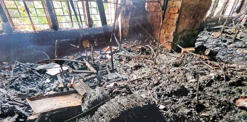ইভিএম পুড়লেও রক্ষা পেল ভিভিপ্যাট, ক্ষতির হিসাব শুরু