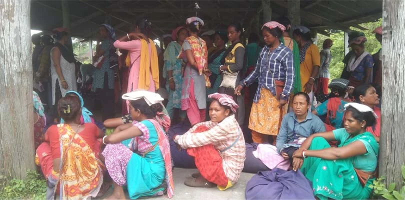 তোর্সা নদীর ভাঙা বাঁধ মেরামতির দাবিতে বিক্ষোভ