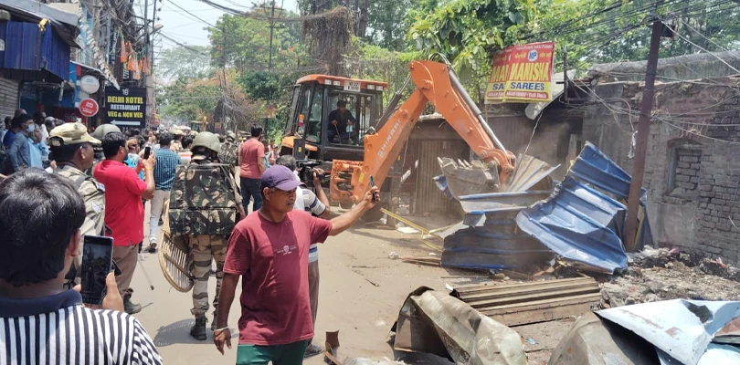 অবশেষে আসানসোলের হটন রোডে শুরু হল প্রশাসনের উচ্ছেদ অভিযান