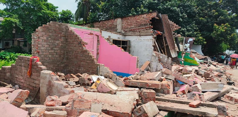 ‘এক বার দেশ ছেড়েছি, এবার ঘরটাও গেল’