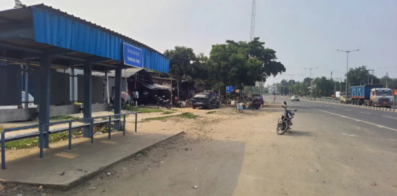ইটাহারে যাত্রীদের উদ্দেশ্যে করা হচ্ছে মাইকিং, কাল থেকে জাতীয় সড়কে দাঁড়াবে না বাস, উঠতে হবে স্ট্যান্ডে গিয়ে