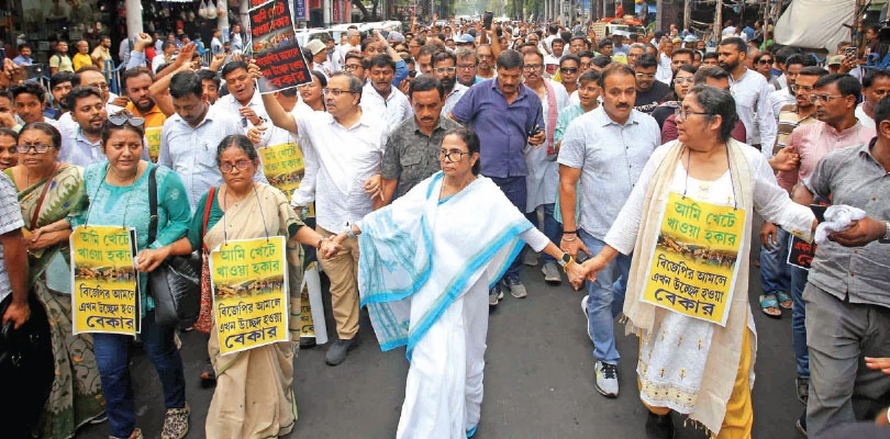 মানুষের পেটে লাথি কেমন বিকাশ, হকার উচ্ছেদ নিয়ে আক্রমণ মমতার