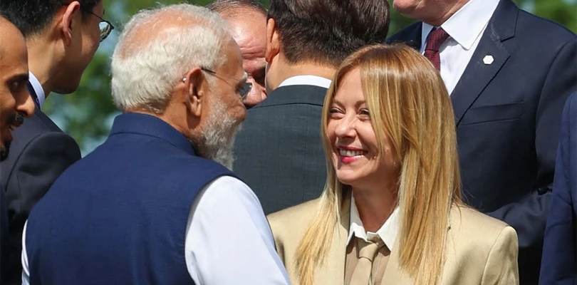 'ইনস্টাগ্রামে তো আমরাই সবচেয়ে জনপ্রিয়!' জি৭ সম্মেলনে খোশ মেজাজে মোদি-মেলোনি