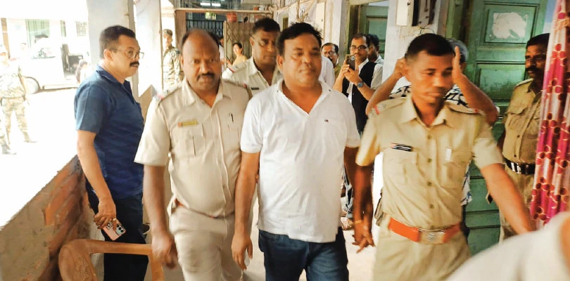 জেলা পরিষদের কর্মাধ্যক্ষ তৃণমূল নেতা ধৃত, লাড্ডু বিলি বিজেপির